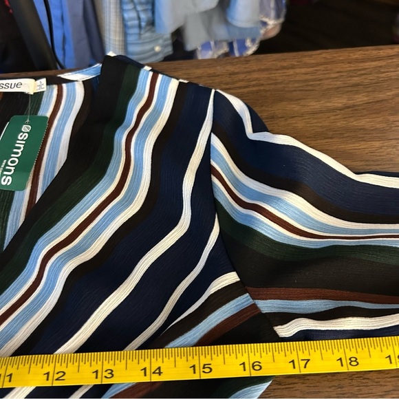 Essue Crop Top Faux Wrap Long Sleeve Multi Colored Chiffon Top Small NWT - Picture 7 of 10